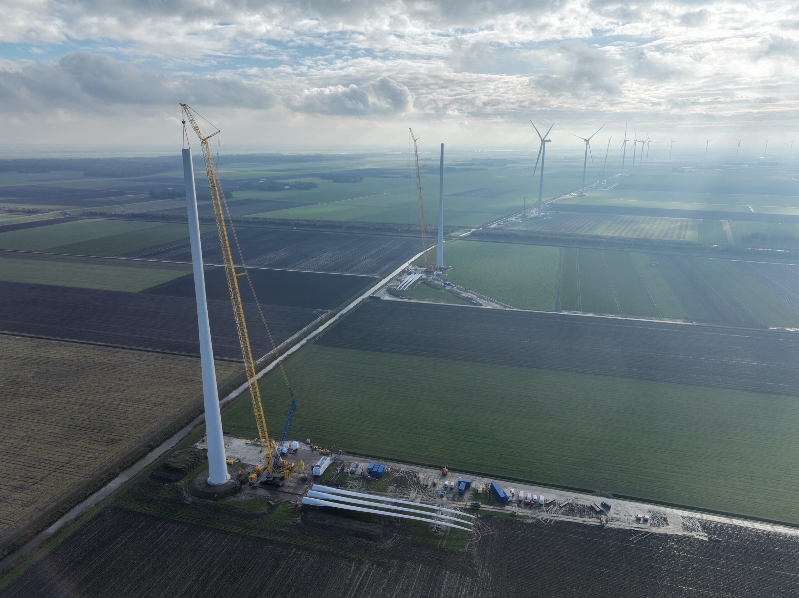 Bouw laatste twee windturbines